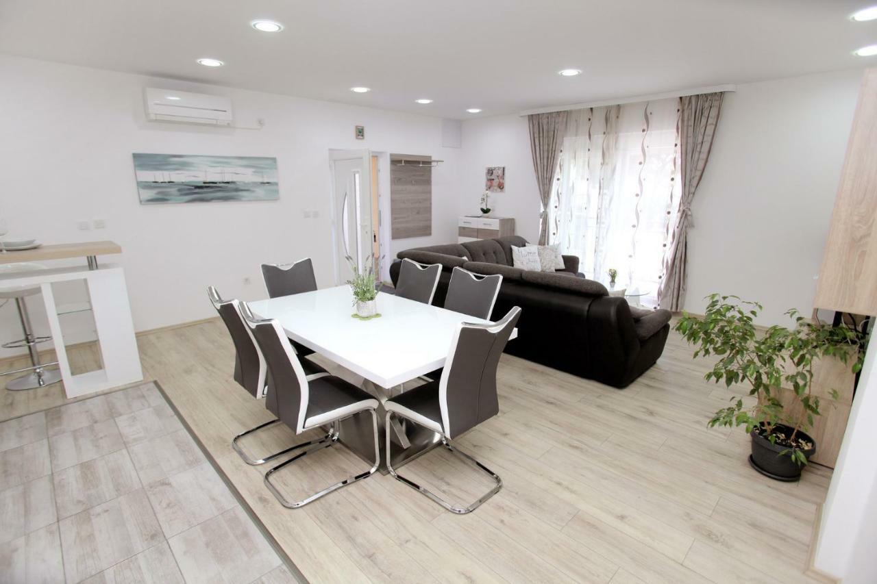 Apartments Viki Trogir Luaran gambar