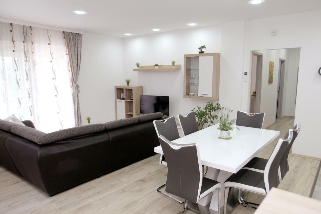 Apartments Viki Trogir Luaran gambar