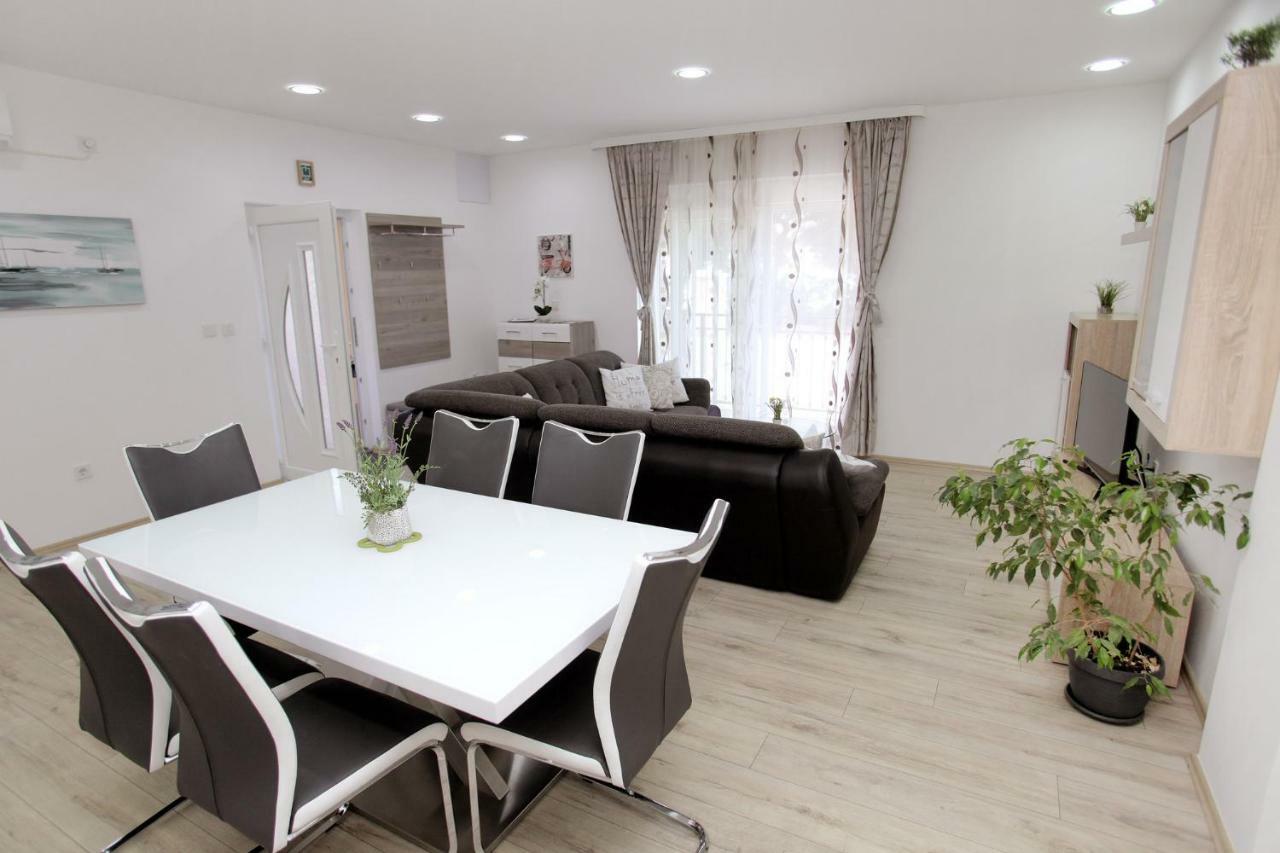 Apartments Viki Trogir Luaran gambar