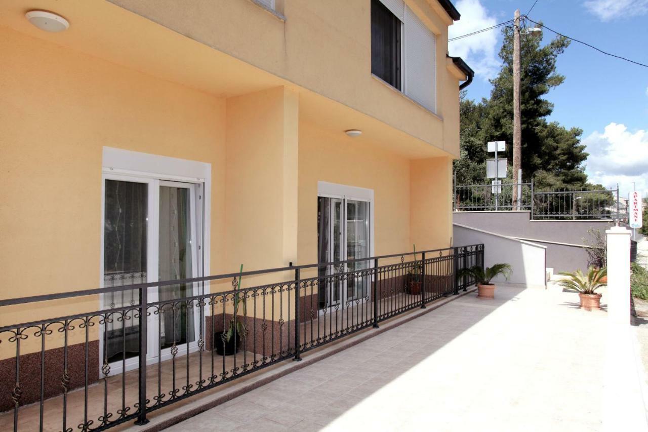Apartments Viki Trogir Luaran gambar